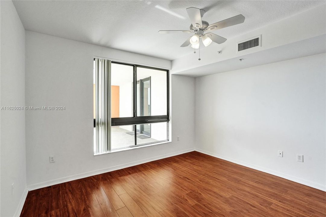 For Sale: $485,000 (2 beds, 2 baths, 1245 Square Feet)