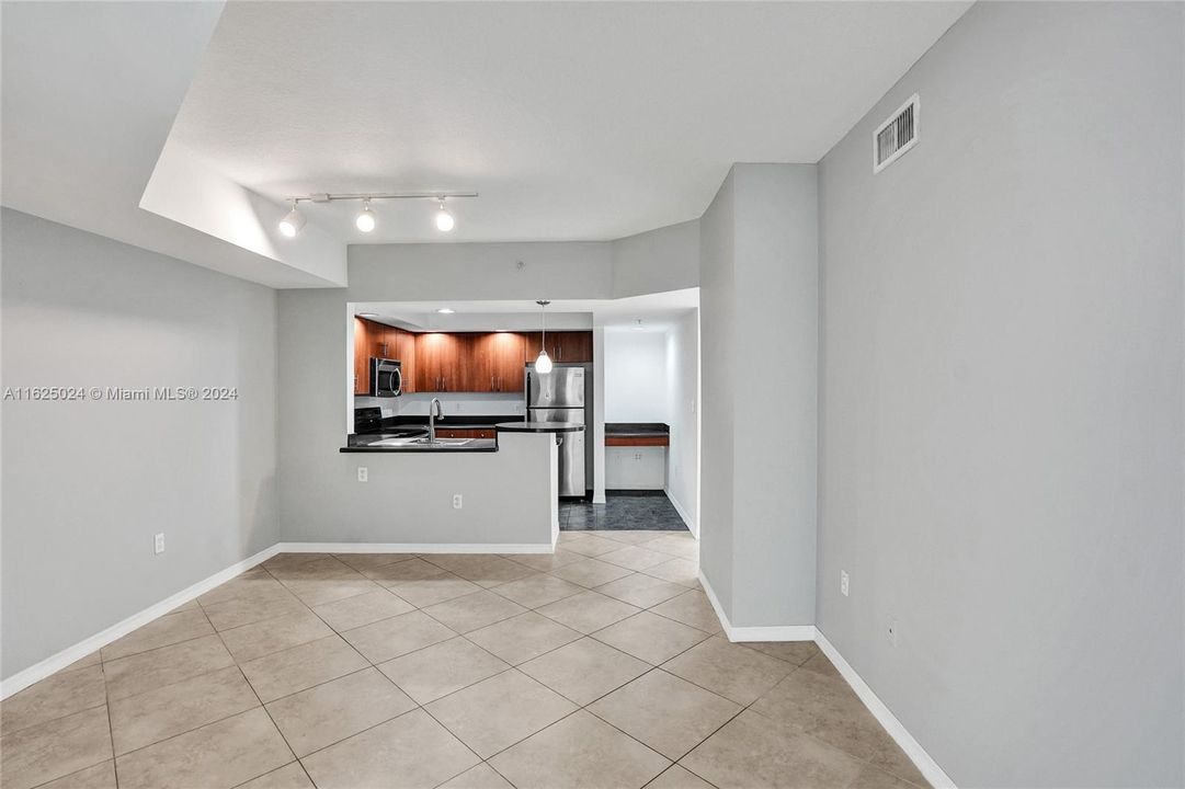 For Sale: $485,000 (2 beds, 2 baths, 1245 Square Feet)