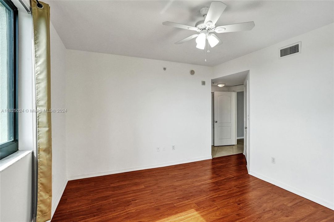 For Sale: $485,000 (2 beds, 2 baths, 1245 Square Feet)