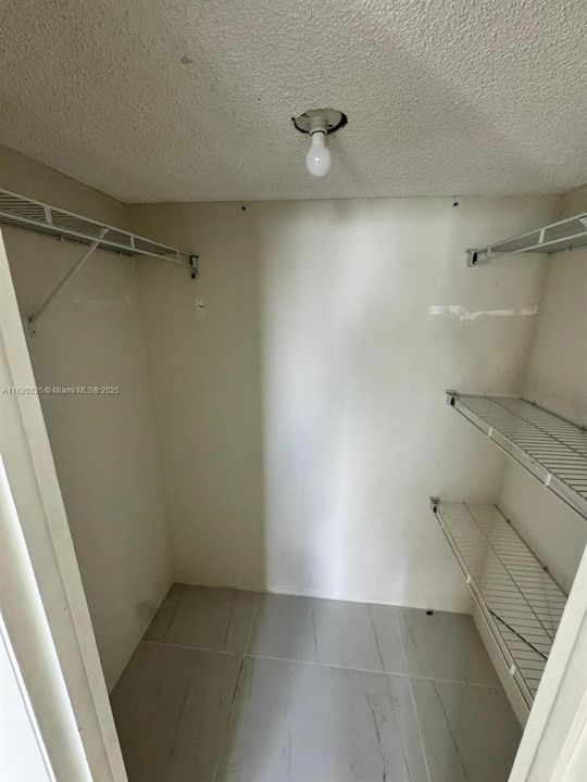 En Venta: $198,000 (2 camas, 1 baños, 1075 Pies cuadrados)