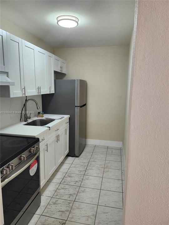 Active With Contract: $218,000 (1 beds, 1 baths, 540 Square Feet)