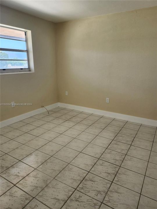 Active With Contract: $218,000 (1 beds, 1 baths, 540 Square Feet)