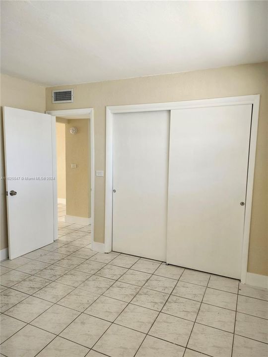 Active With Contract: $218,000 (1 beds, 1 baths, 540 Square Feet)