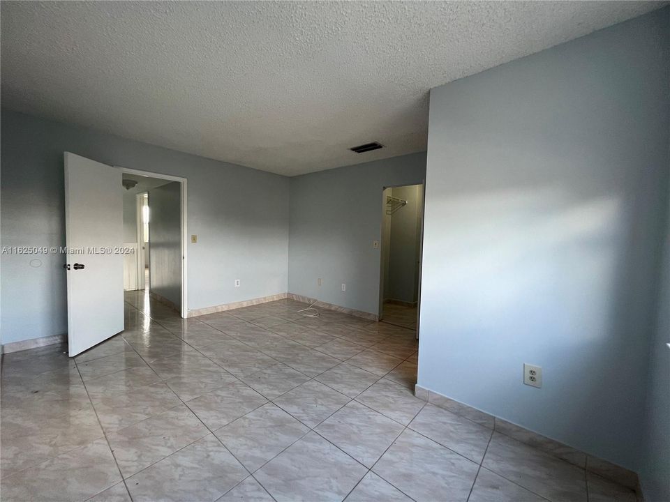 Recently Rented: $2,400 (2 beds, 2 baths, 1520 Square Feet)