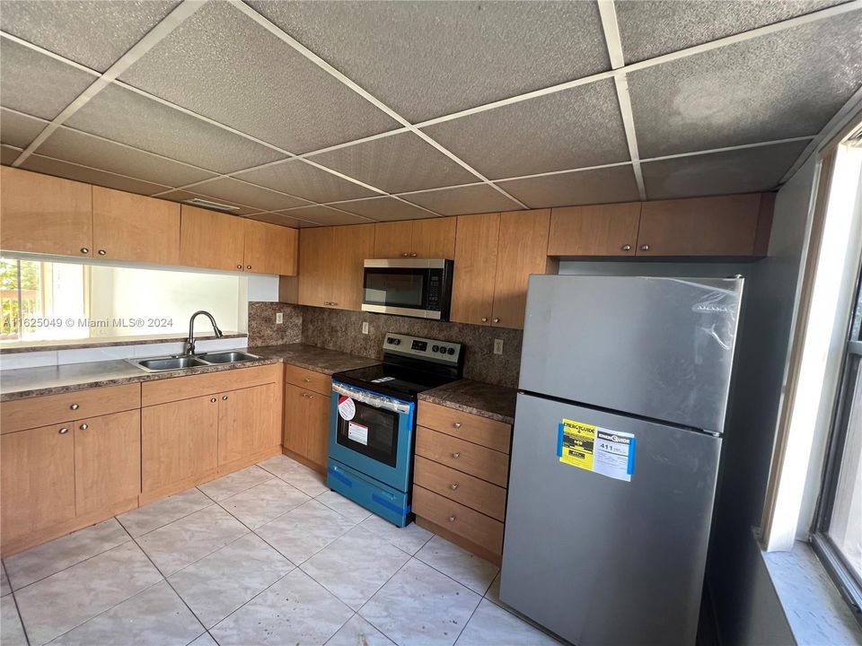 Recently Rented: $2,400 (2 beds, 2 baths, 1520 Square Feet)