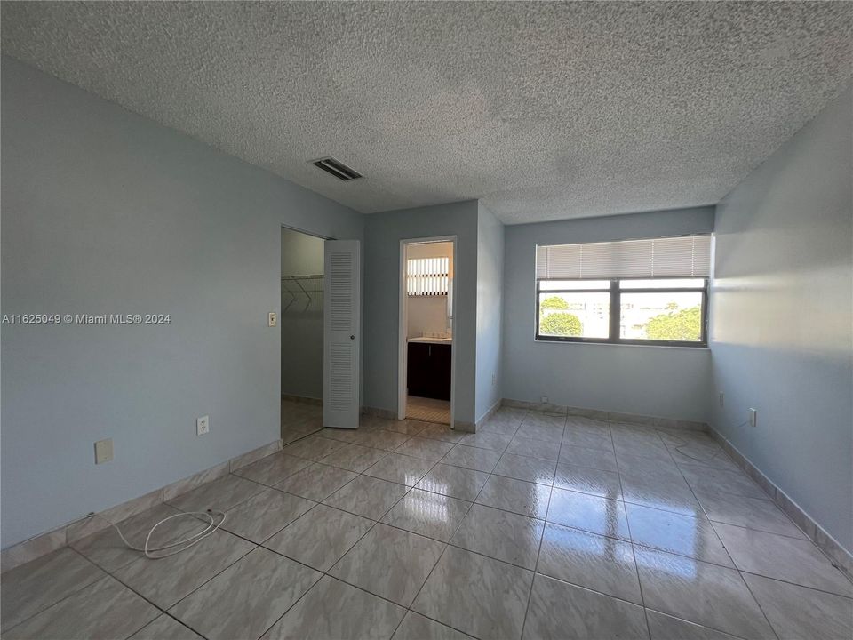 Recently Rented: $2,400 (2 beds, 2 baths, 1520 Square Feet)