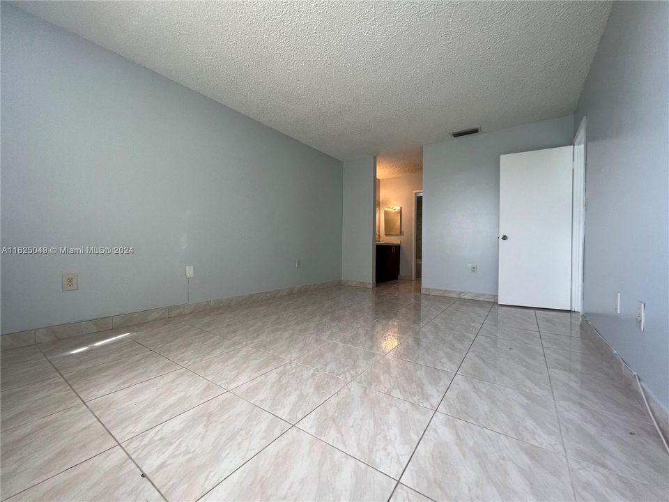 Recently Rented: $2,400 (2 beds, 2 baths, 1520 Square Feet)