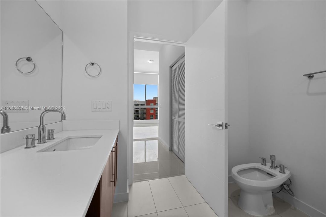 Recently Rented: $3,100 (2 beds, 2 baths, 1130 Square Feet)