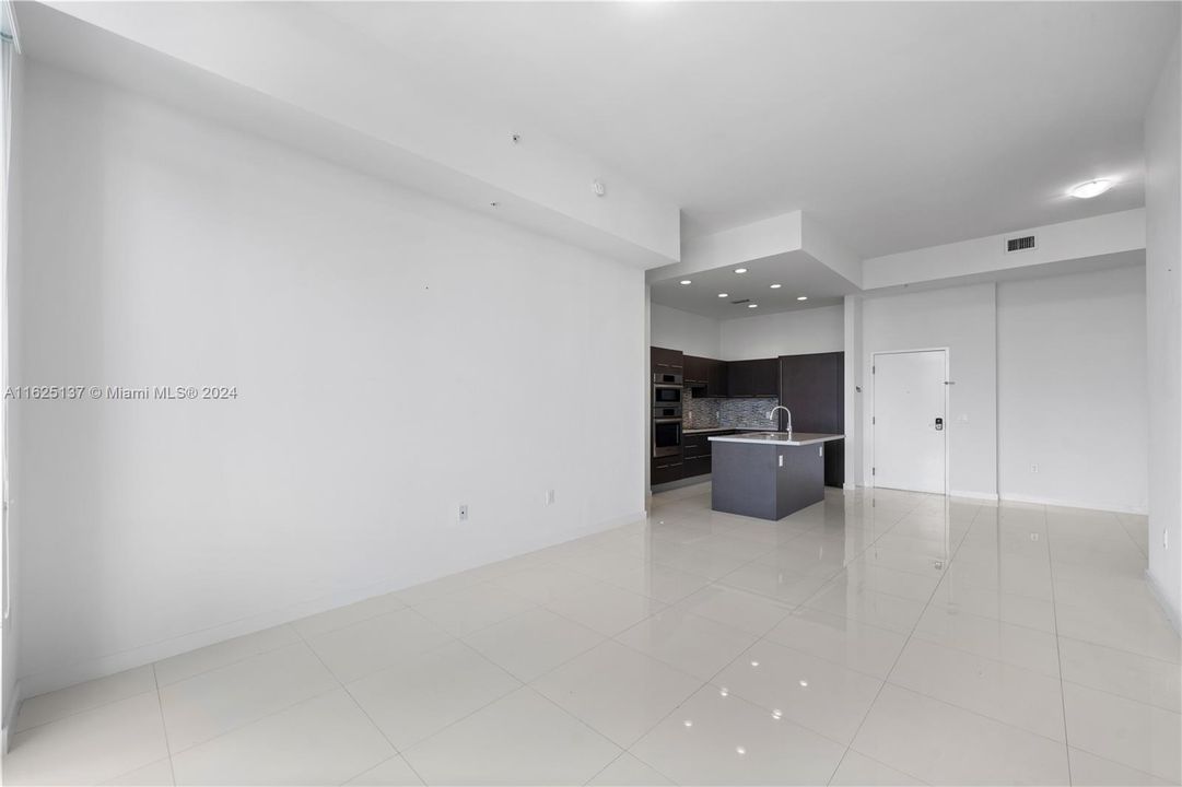 Recently Rented: $3,100 (2 beds, 2 baths, 1130 Square Feet)