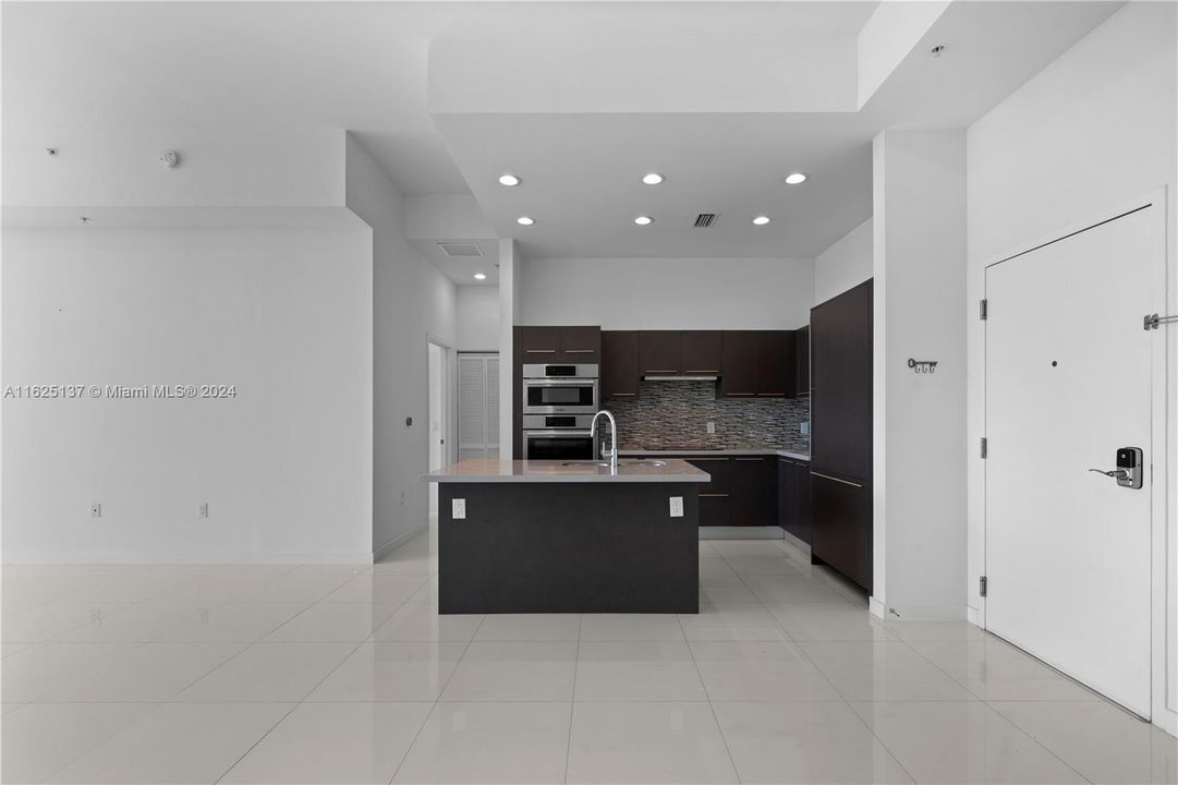 Recently Rented: $3,100 (2 beds, 2 baths, 1130 Square Feet)