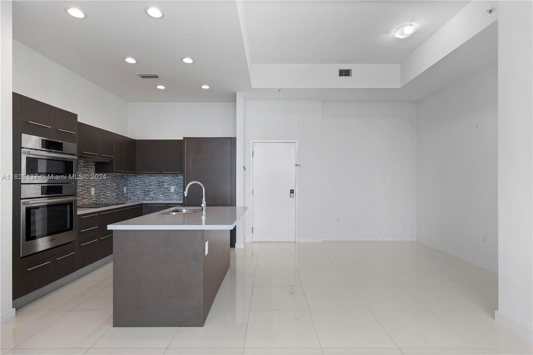 Recently Rented: $3,100 (2 beds, 2 baths, 1130 Square Feet)