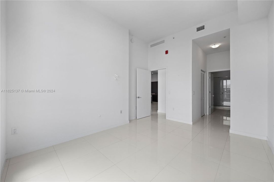 Recently Rented: $3,100 (2 beds, 2 baths, 1130 Square Feet)