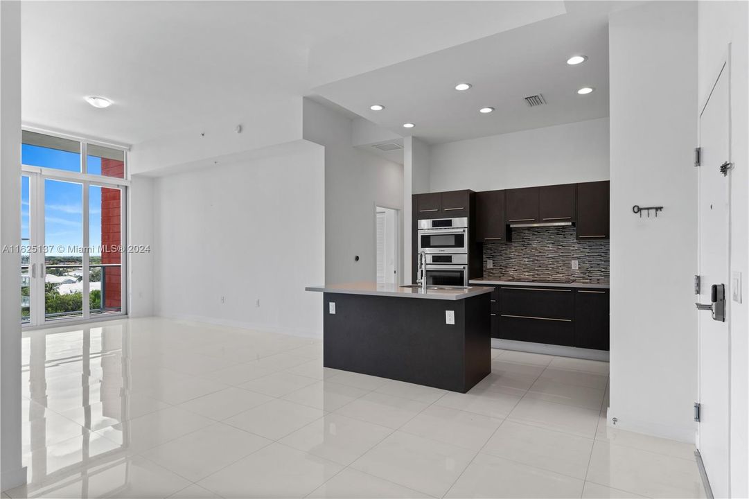 Recently Rented: $3,100 (2 beds, 2 baths, 1130 Square Feet)