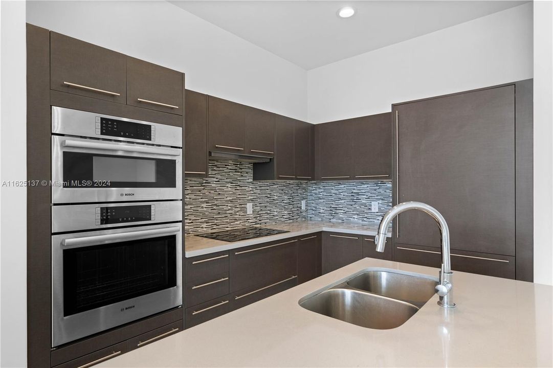 Recently Rented: $3,100 (2 beds, 2 baths, 1130 Square Feet)