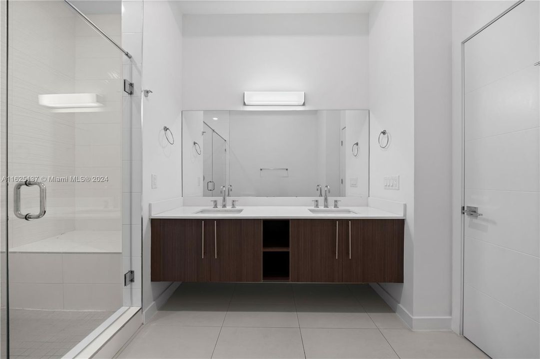 Recently Rented: $3,100 (2 beds, 2 baths, 1130 Square Feet)