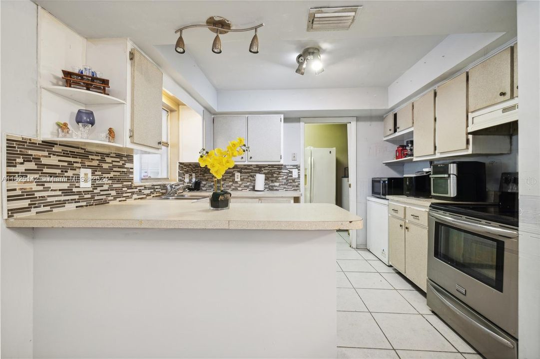 For Sale: $289,999 (3 beds, 2 baths, 1542 Square Feet)