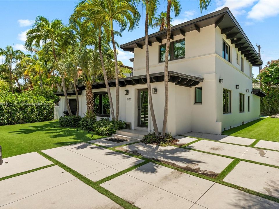 For Sale: $4,500,000 (5 beds, 4 baths, 2872 Square Feet)