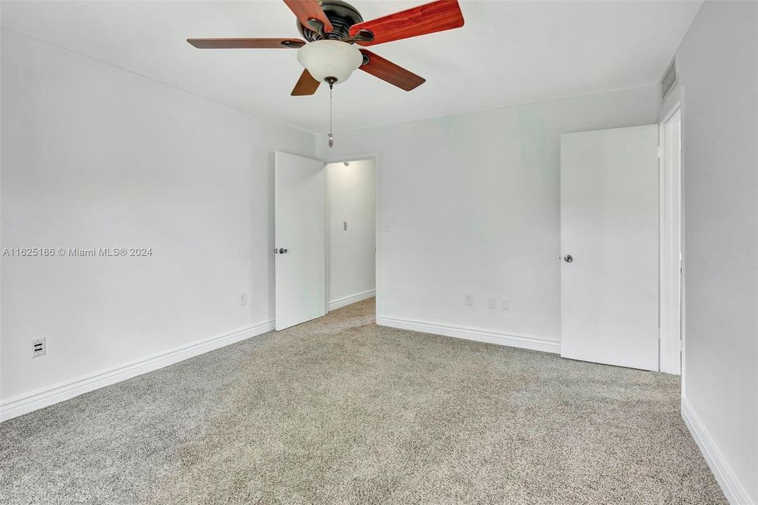 For Sale: $325,000 (2 beds, 1 baths, 1156 Square Feet)