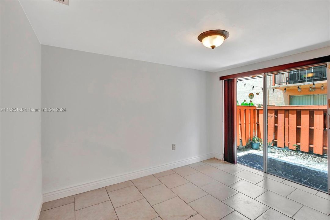 For Sale: $325,000 (2 beds, 1 baths, 1156 Square Feet)