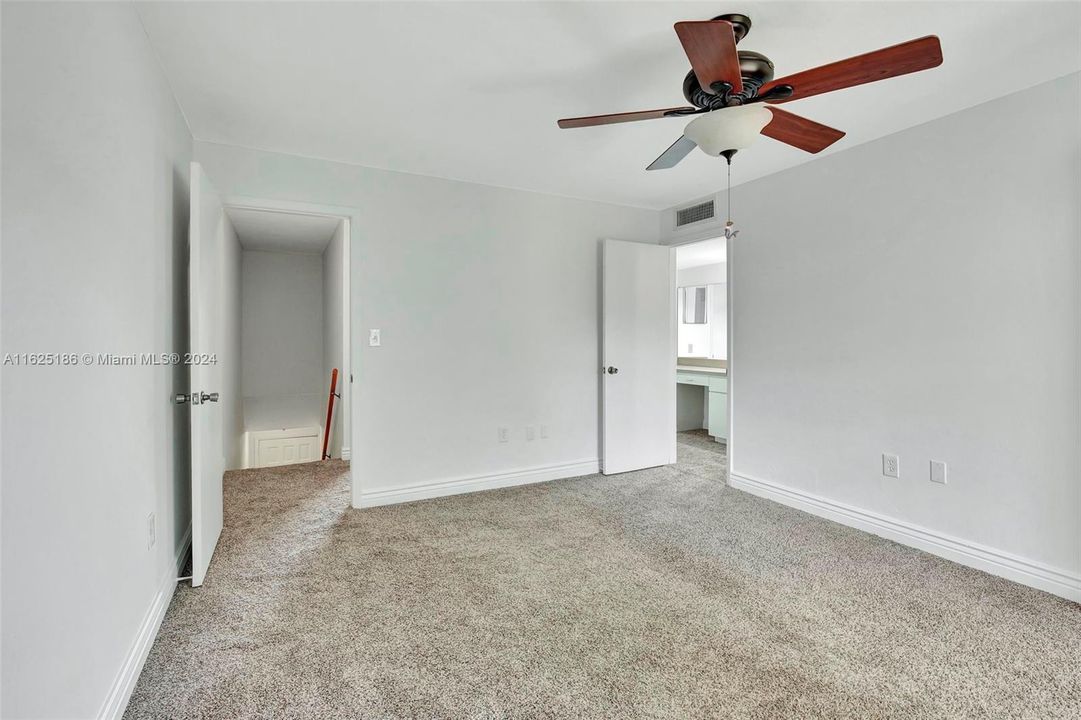 For Sale: $325,000 (2 beds, 1 baths, 1156 Square Feet)