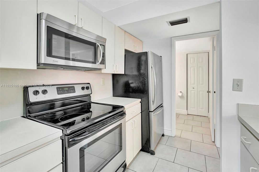 For Sale: $325,000 (2 beds, 1 baths, 1156 Square Feet)