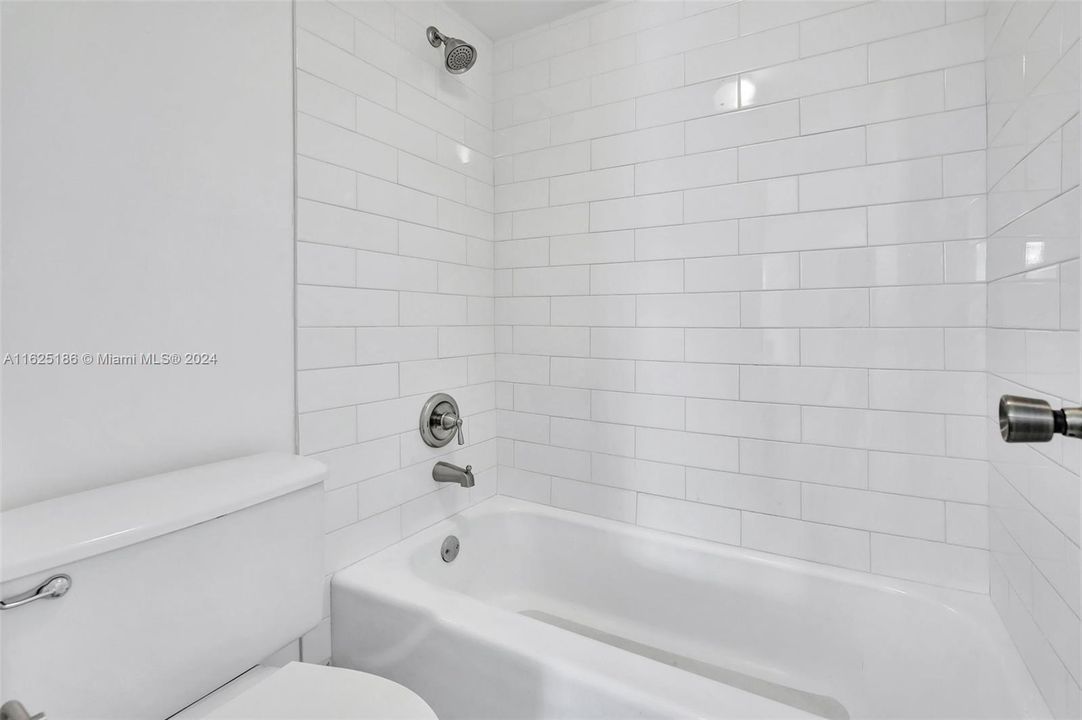 For Sale: $325,000 (2 beds, 1 baths, 1156 Square Feet)