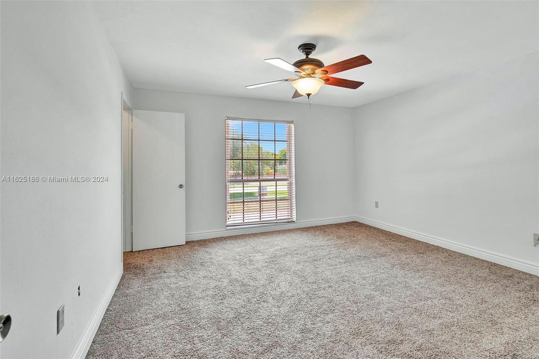 For Sale: $325,000 (2 beds, 1 baths, 1156 Square Feet)