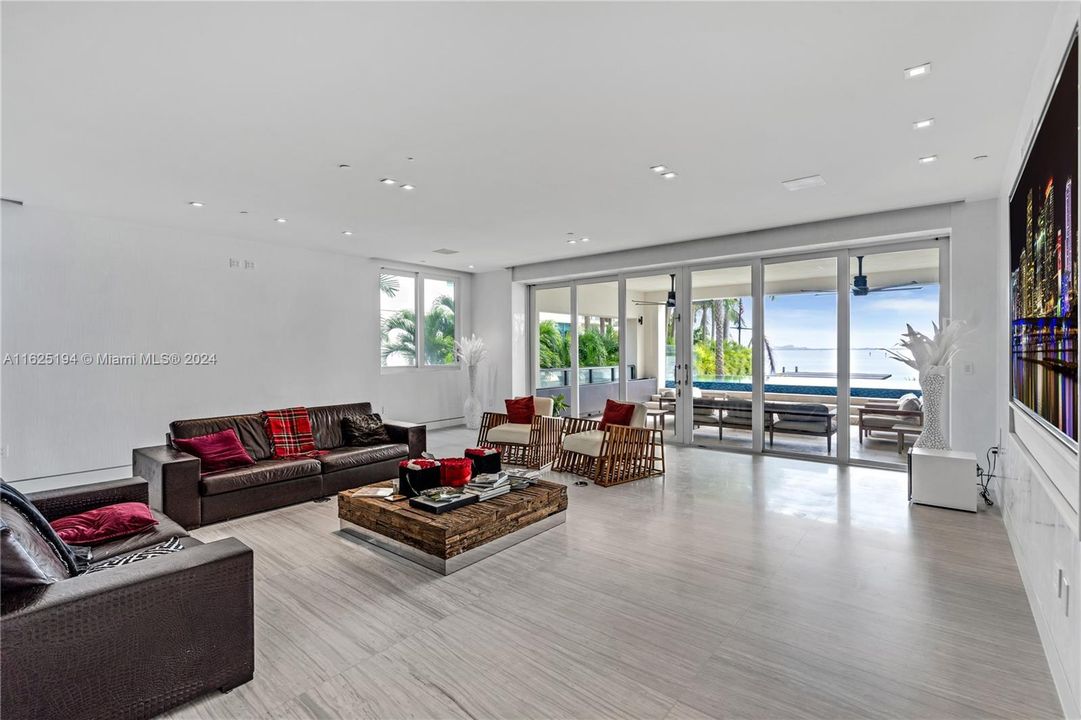 Active With Contract: $6,700,000 (4 beds, 5 baths, 4520 Square Feet)