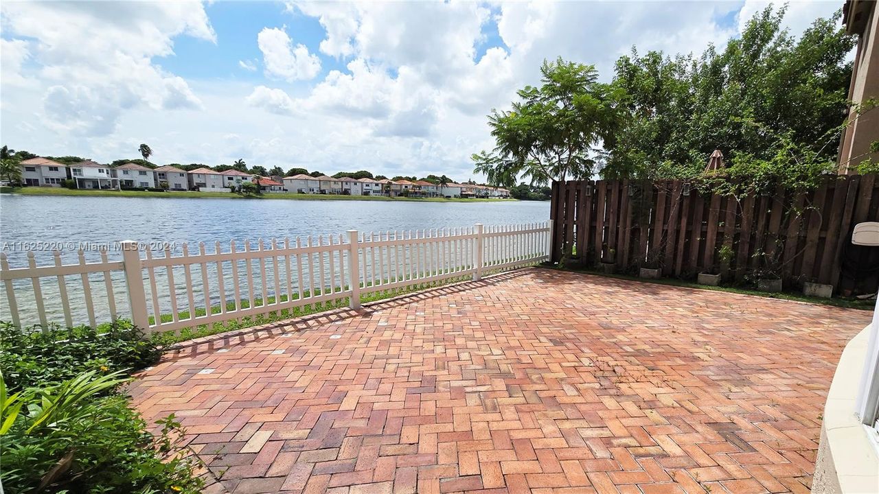 Active With Contract: $4,950 (3 beds, 3 baths, 2287 Square Feet)