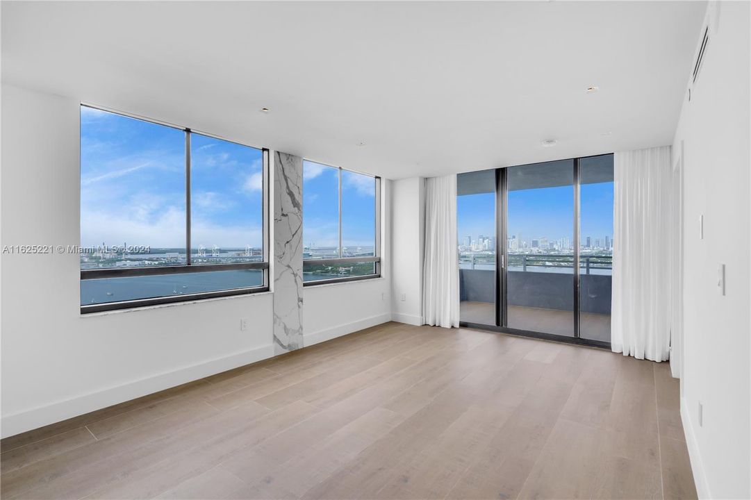 For Sale: $1,880,000 (2 beds, 2 baths, 1384 Square Feet)