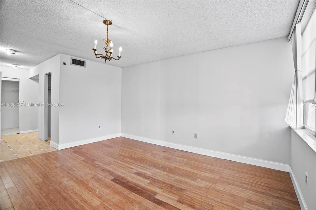 Active With Contract: $109,900 (2 beds, 2 baths, 1100 Square Feet)