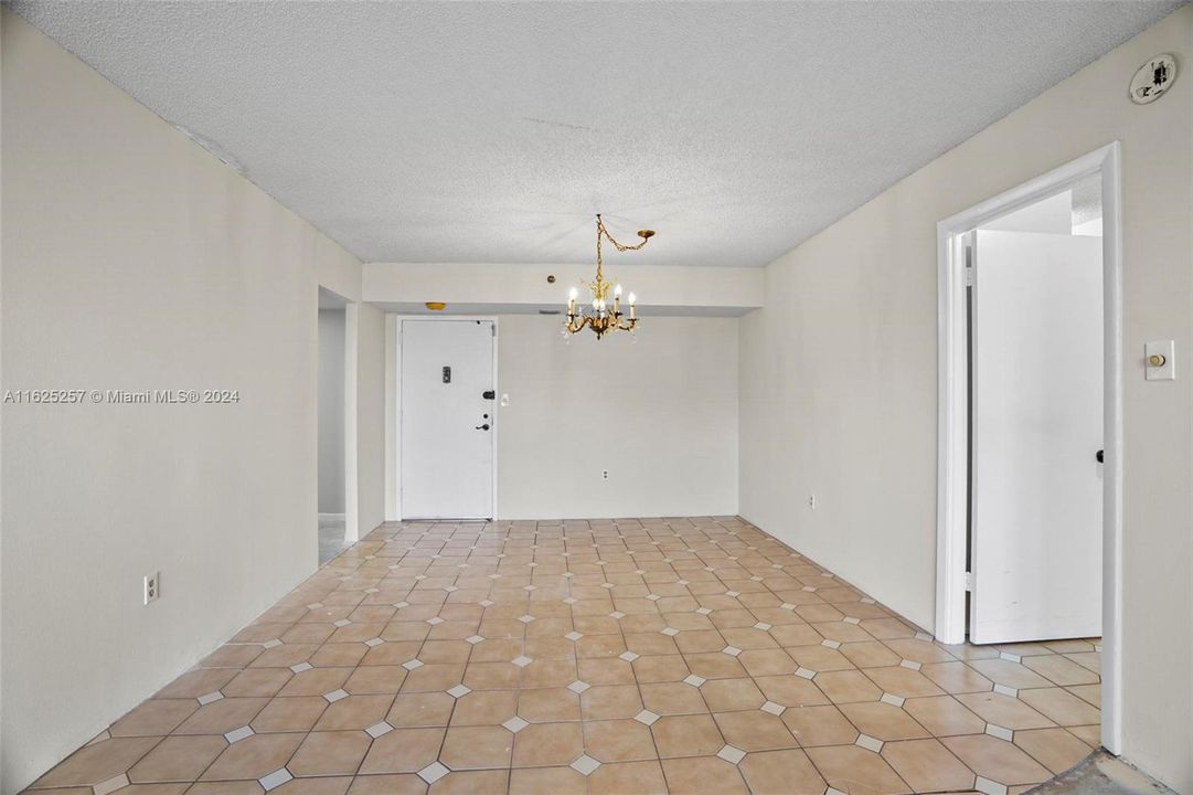 Active With Contract: $109,900 (2 beds, 2 baths, 1100 Square Feet)