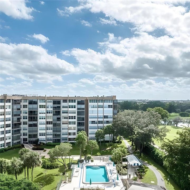 Active With Contract: $109,900 (2 beds, 2 baths, 1100 Square Feet)