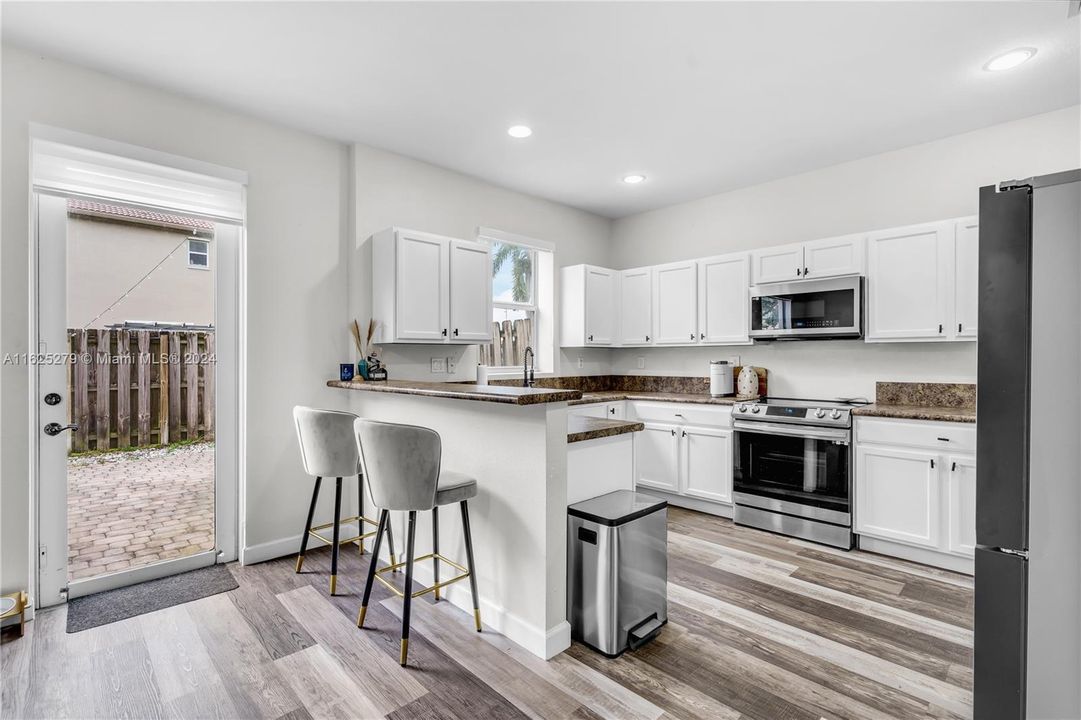 Active With Contract: $575,000 (3 beds, 2 baths, 1720 Square Feet)