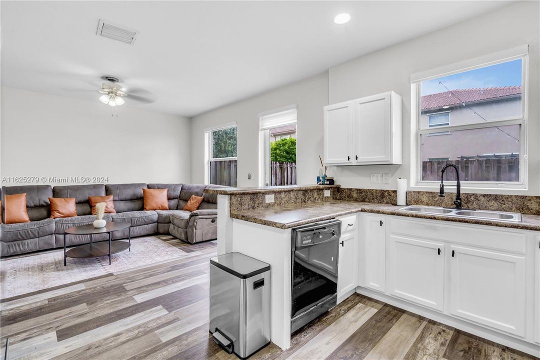 Active With Contract: $575,000 (3 beds, 2 baths, 1720 Square Feet)