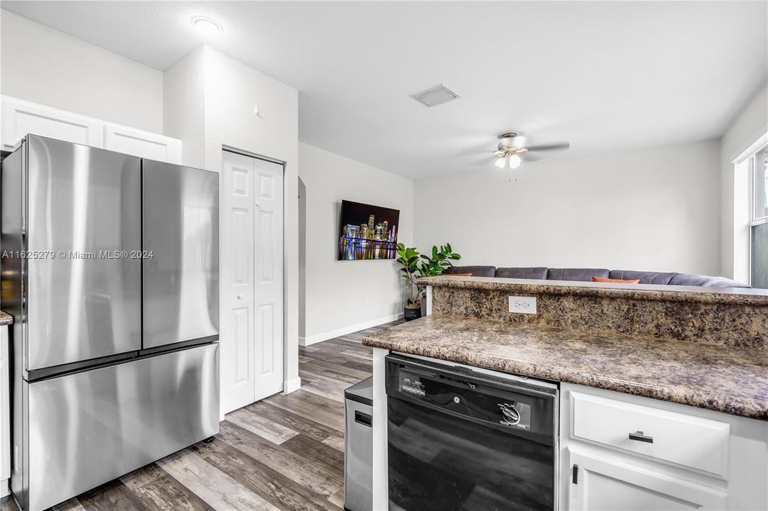 Active With Contract: $575,000 (3 beds, 2 baths, 1720 Square Feet)