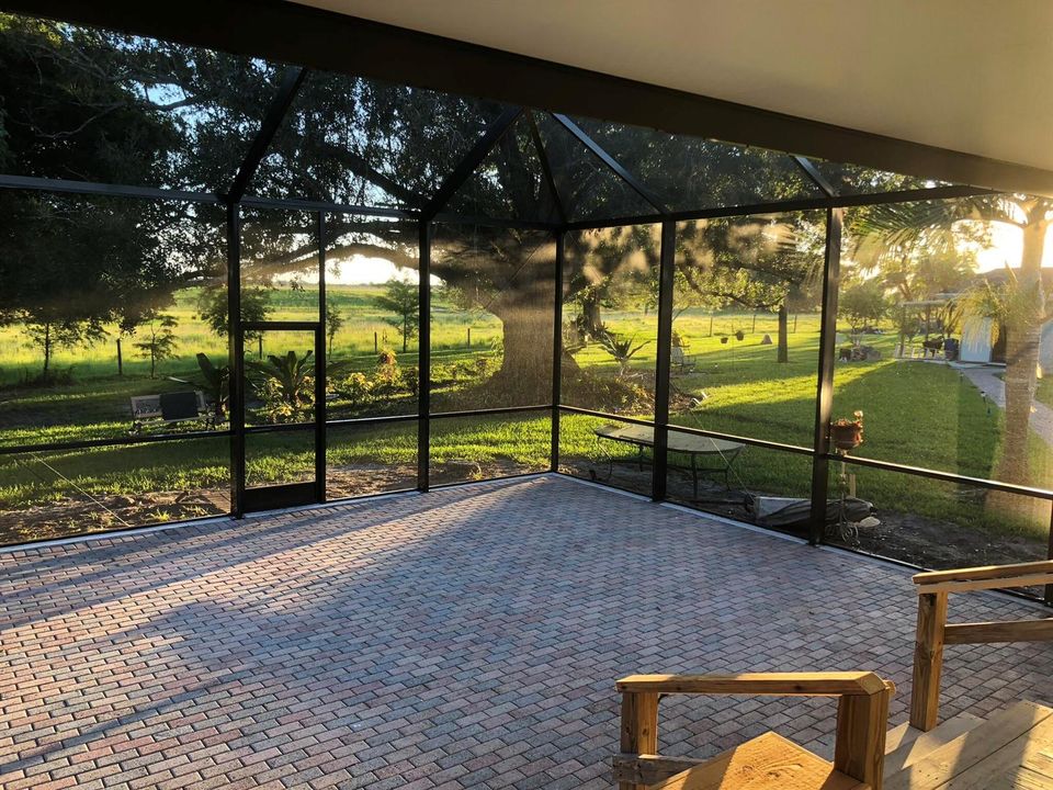 ranch house covered patio