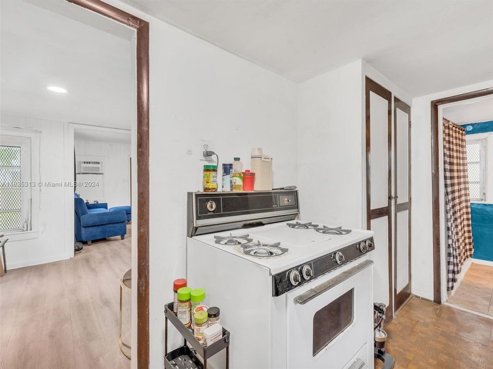 Vendido Recientemente: $330,000 (2 camas, 1 baños, 660 Pies cuadrados)