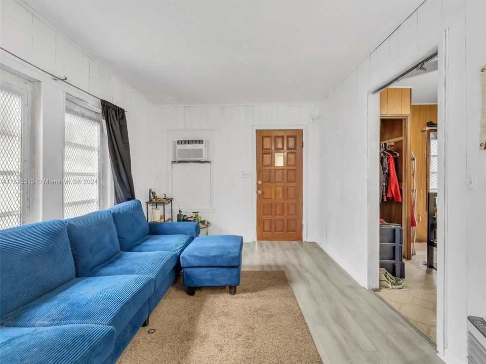 Vendido Recientemente: $330,000 (2 camas, 1 baños, 660 Pies cuadrados)