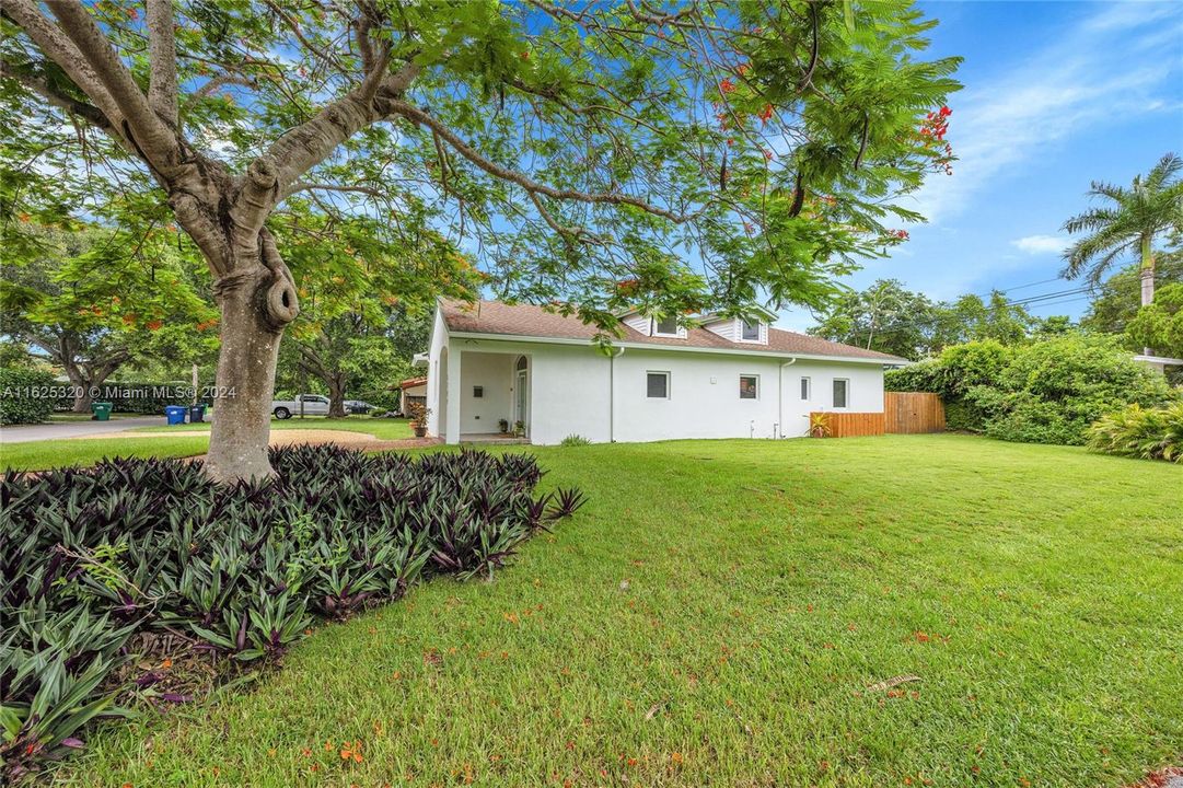 Active With Contract: $1,500,000 (4 beds, 3 baths, 2552 Square Feet)