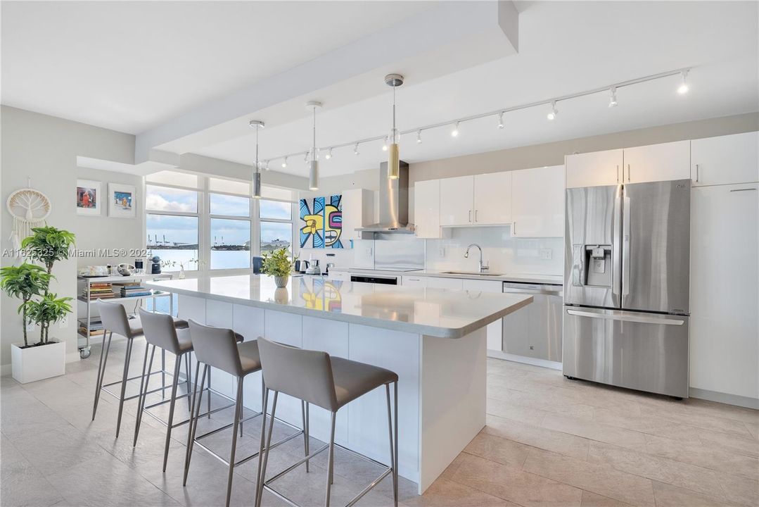 Active With Contract: $2,300,000 (2 beds, 2 baths, 1837 Square Feet)