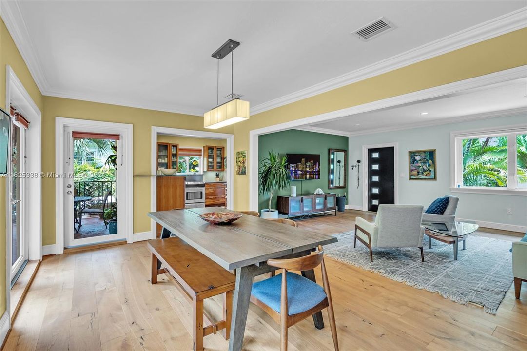 Active With Contract: $1,999,900 (3 beds, 2 baths, 1661 Square Feet)