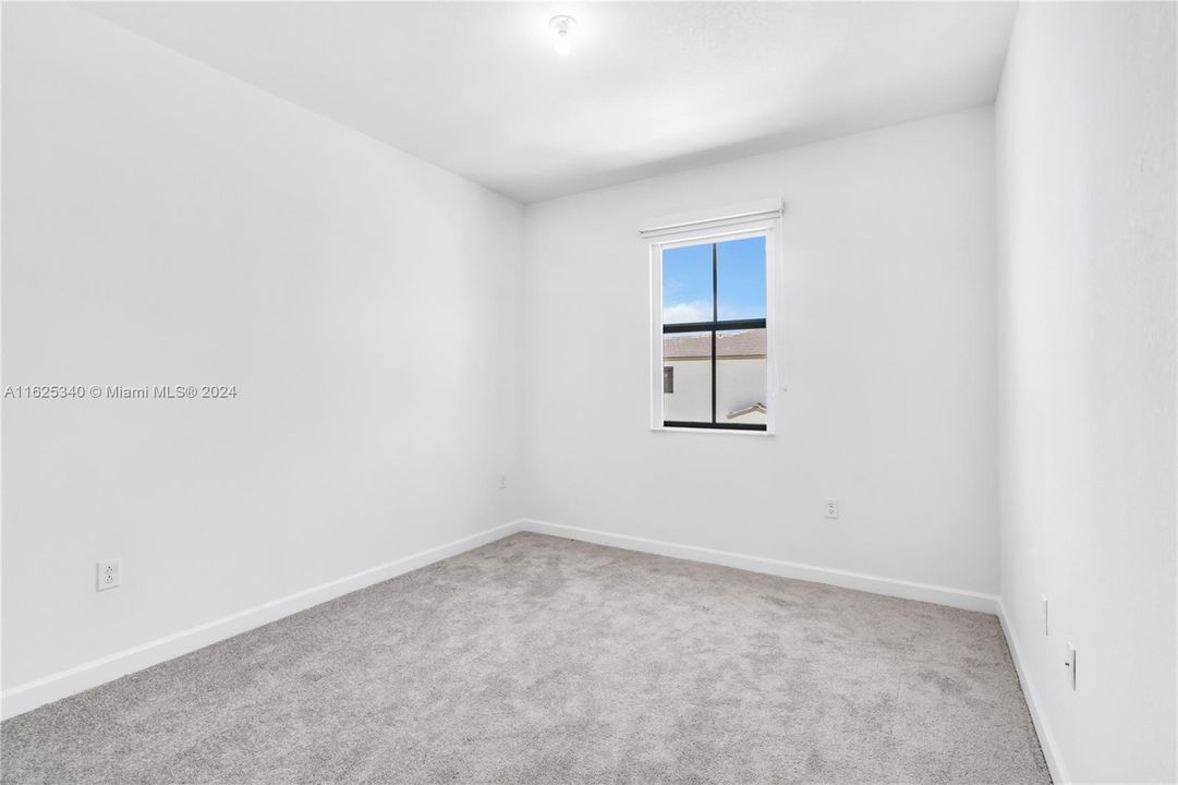 Active With Contract: $3,000 (3 beds, 2 baths, 1828 Square Feet)