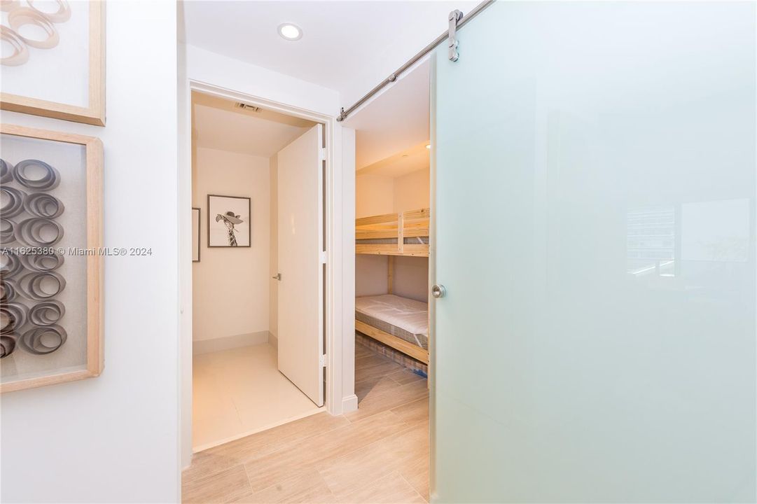 Recently Rented: $4,000 (1 beds, 1 baths, 776 Square Feet)