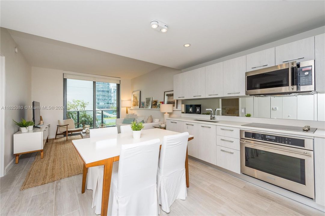 Recently Rented: $4,000 (1 beds, 1 baths, 776 Square Feet)