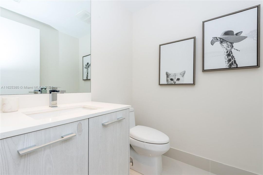 Recently Rented: $4,000 (1 beds, 1 baths, 776 Square Feet)