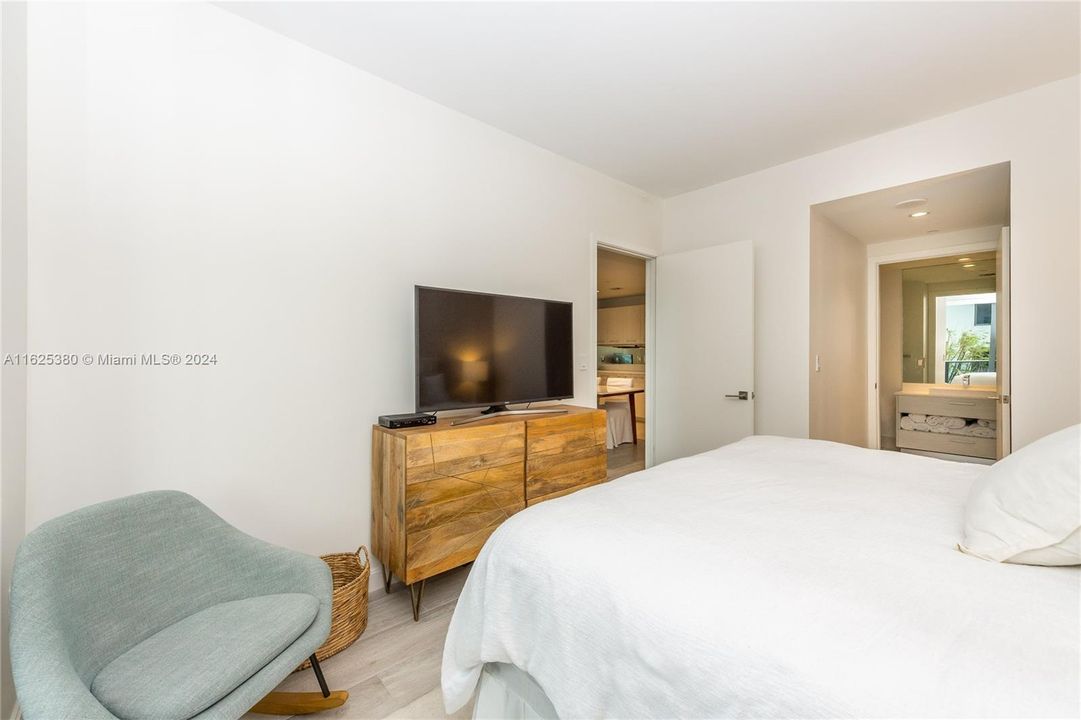 Recently Rented: $4,000 (1 beds, 1 baths, 776 Square Feet)