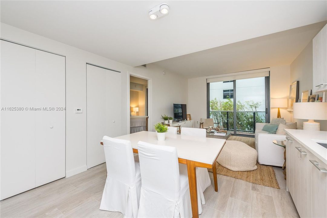 Recently Rented: $4,000 (1 beds, 1 baths, 776 Square Feet)