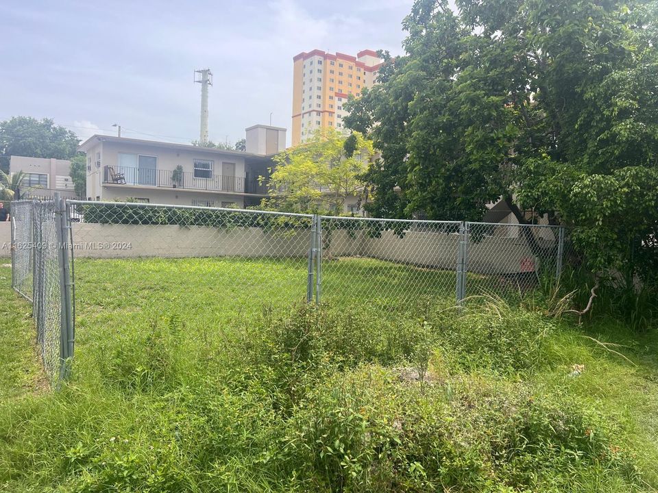 待售: $235,000 (0.05 acres)