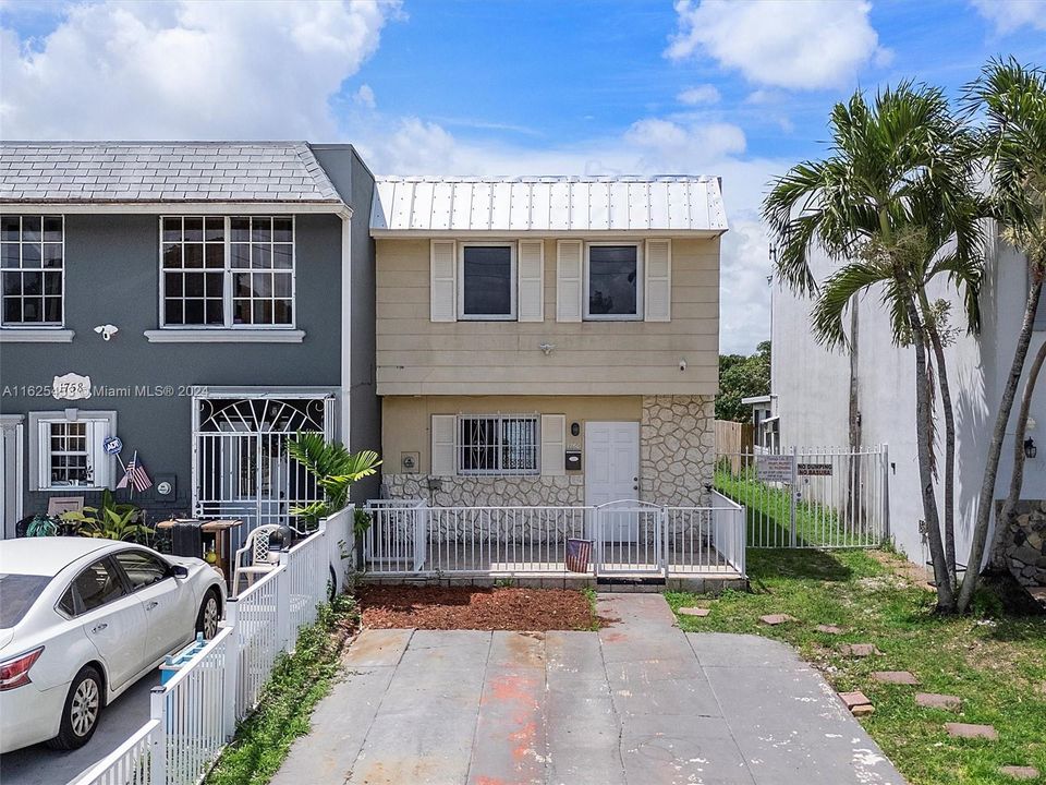 Recently Sold: $459,000 (2 beds, 1 baths, 1314 Square Feet)